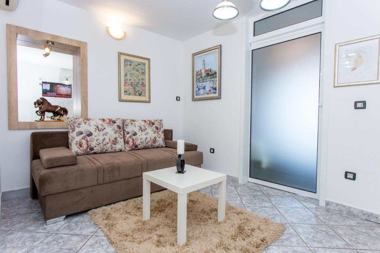 Apartments Desiree Сутиван Экстерьер фото