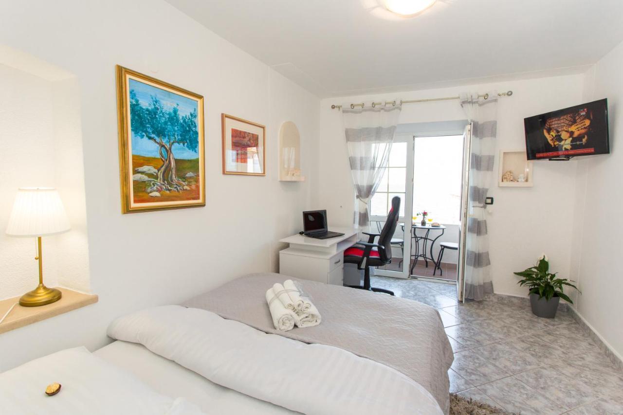 Apartments Desiree Сутиван Экстерьер фото